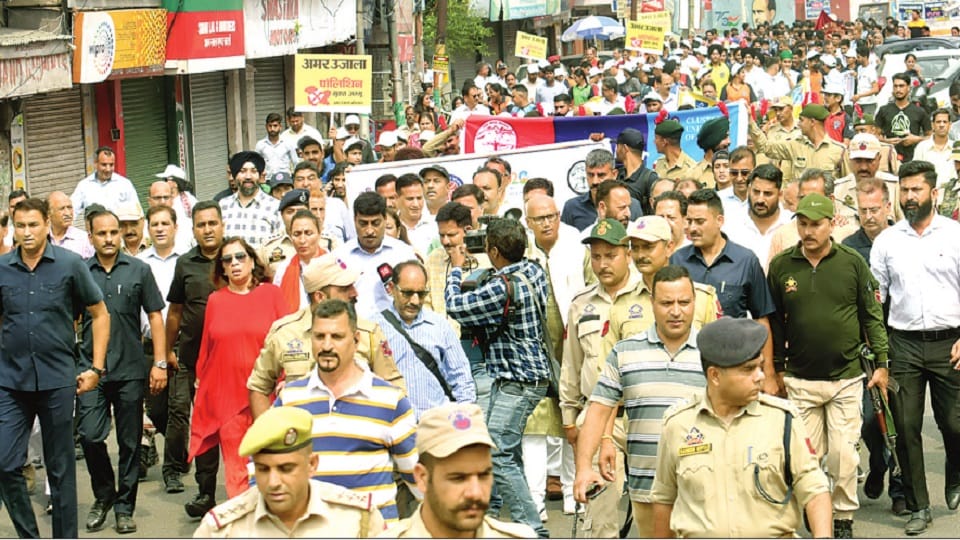 City residents came forward to make Jammu polythene free, students took out a rally