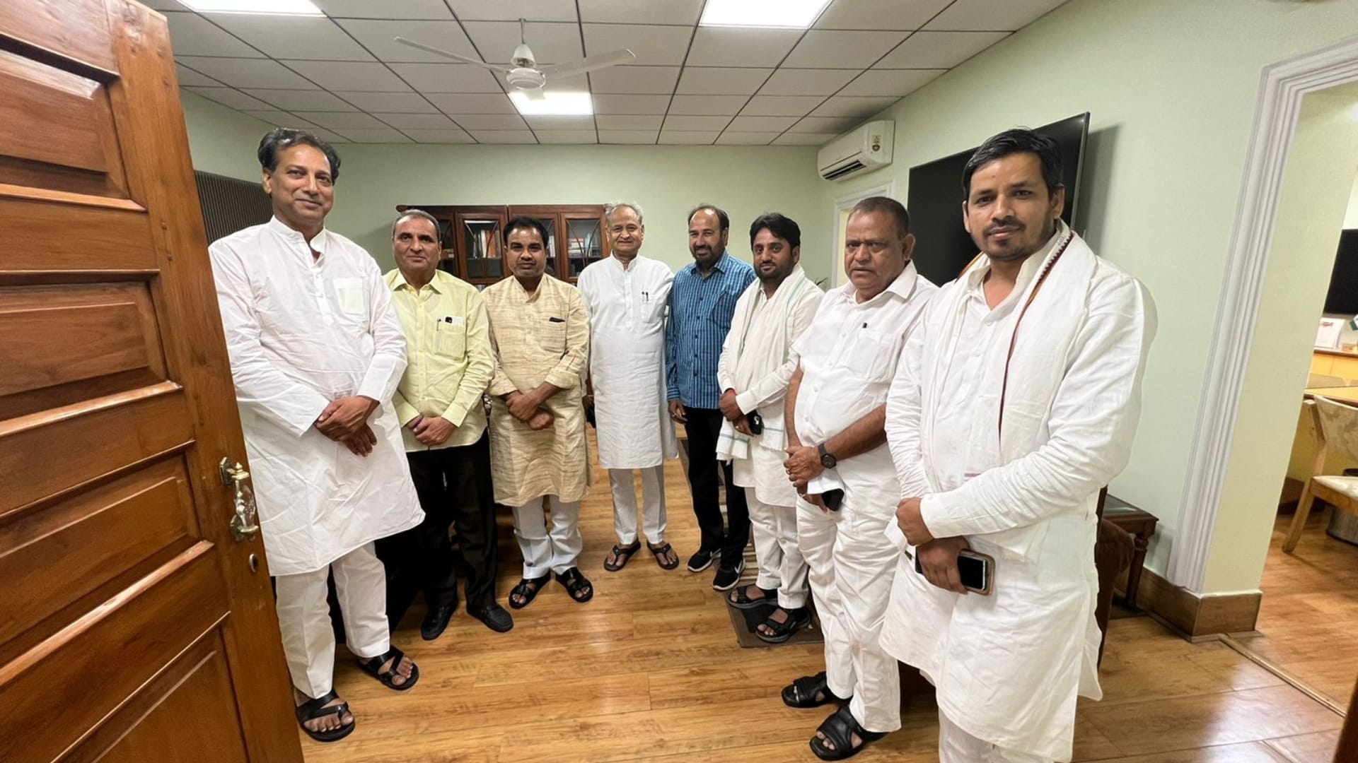 राजस्थान में छह बसपा विधायक कांग्रेस में शामिल