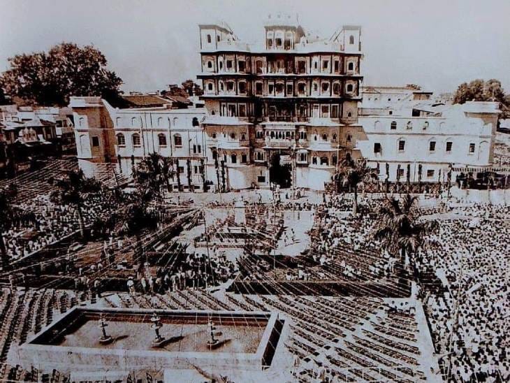 100 years ago, the Holkar dynasty had made Indore stand in the line of modern cities of the country.