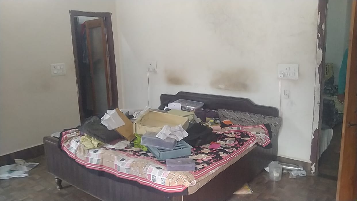 MP News: Thieves raided an empty house in Sagar, took away 3.60 lakh cash, gold and silver jewelery