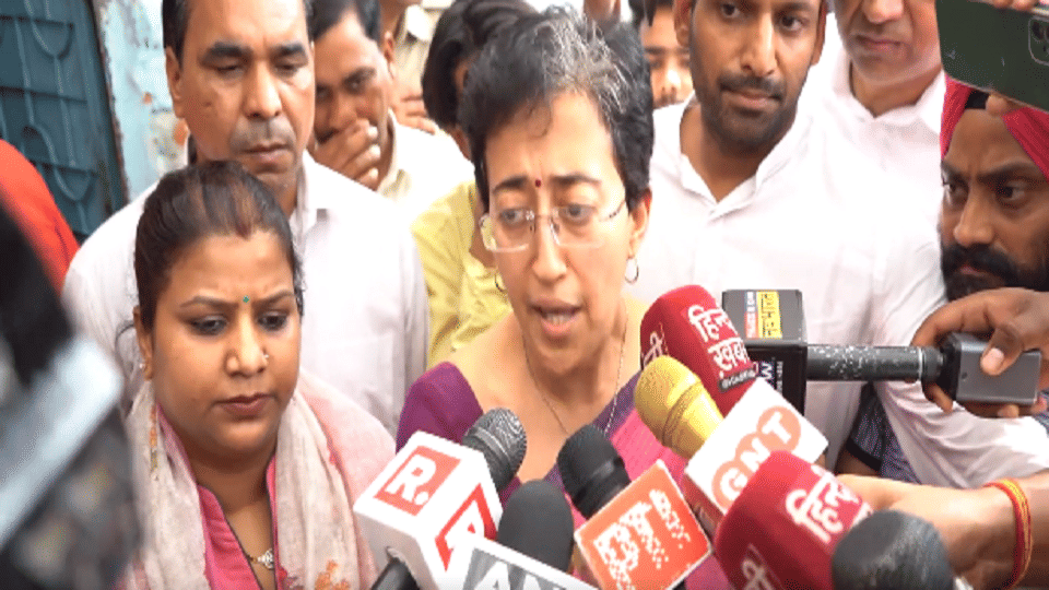 Delhi government will give Rs 10 lakh to help Sakshi's family