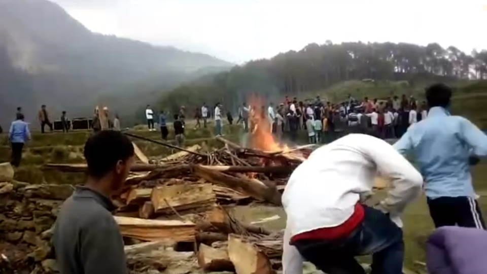 Uttarkashi News: Dispute between two Groups over sitting in Katha pooja tent and wood were set on fire