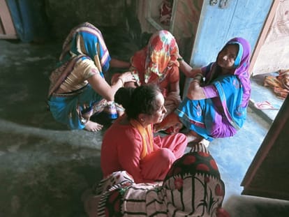विलाप करती महिलाएं