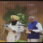 शपथ ग्रहण करते मंत्री गुरमीत सिंह।