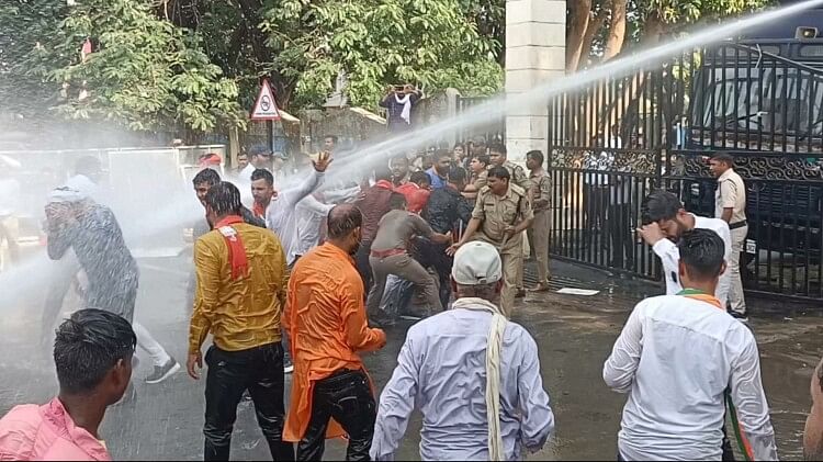 CGPSC भर्ती पर बवाल: भाजयुमो कार्यकर्ताओं और पुलिस में झड़प, बैरिकेड तोड़कर आगे बढ़े तो वॉटर कैनन से रोका