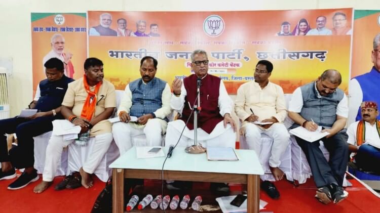 Jagdalpur: छत्तीसगढ़ भाजपा प्रभारी ओम माथुर ने ली विधानसभा कोर कमेटी की बैठक; कहा- बूथ स्तर तक निभाएं कर्तव्य