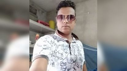 Bihar: मुजफ्फरपुर में रेलवे ट्रैक पर चार टुकड़ों में मिली होटल संचालक की लाश; पीटकर हत्या कर शव फेंकने का आरोप मुजफ्फरपुर में रेलवे ट्रैक पर चार टुकड़ों में मिला होटल संचालक का शव