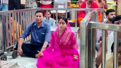 Ujjain News Sara Ali Khan attended the Mahakal Bhasma Aarti looked engrossed in devotion