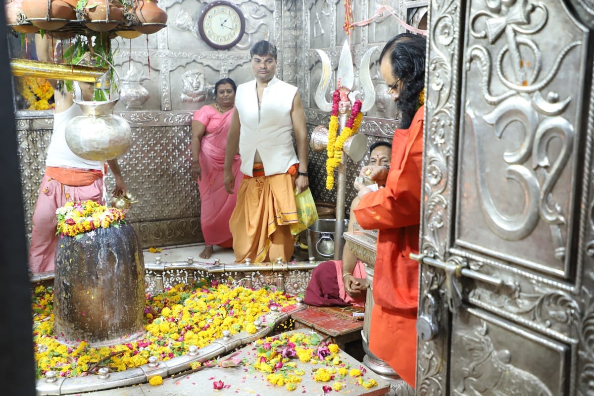 Ujjain Mahakal: President of Akhara Parishad ravindra puri maharaj visited Baba Mahakal