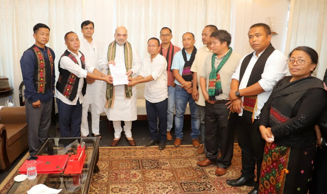Manipur: Home Minister reaches India-Myanmar border town, meets civil society groups, cookies and victims