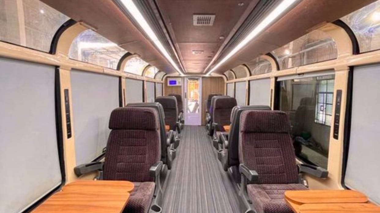 Union Minister Ashwani Vaishnav asked people questions by sharing a wonderful picture of the coach