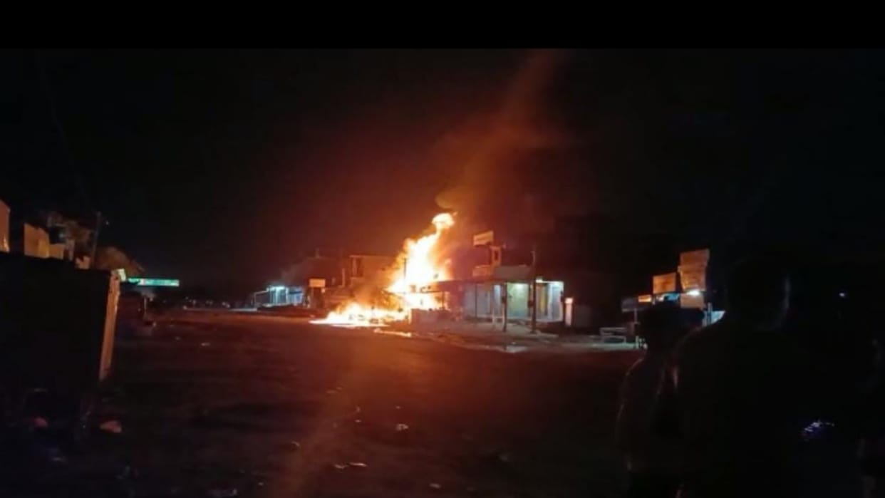 Barmer Uncontrollable chemical tanker entered tea shops in Gudamalani two people burnt alive due to fire