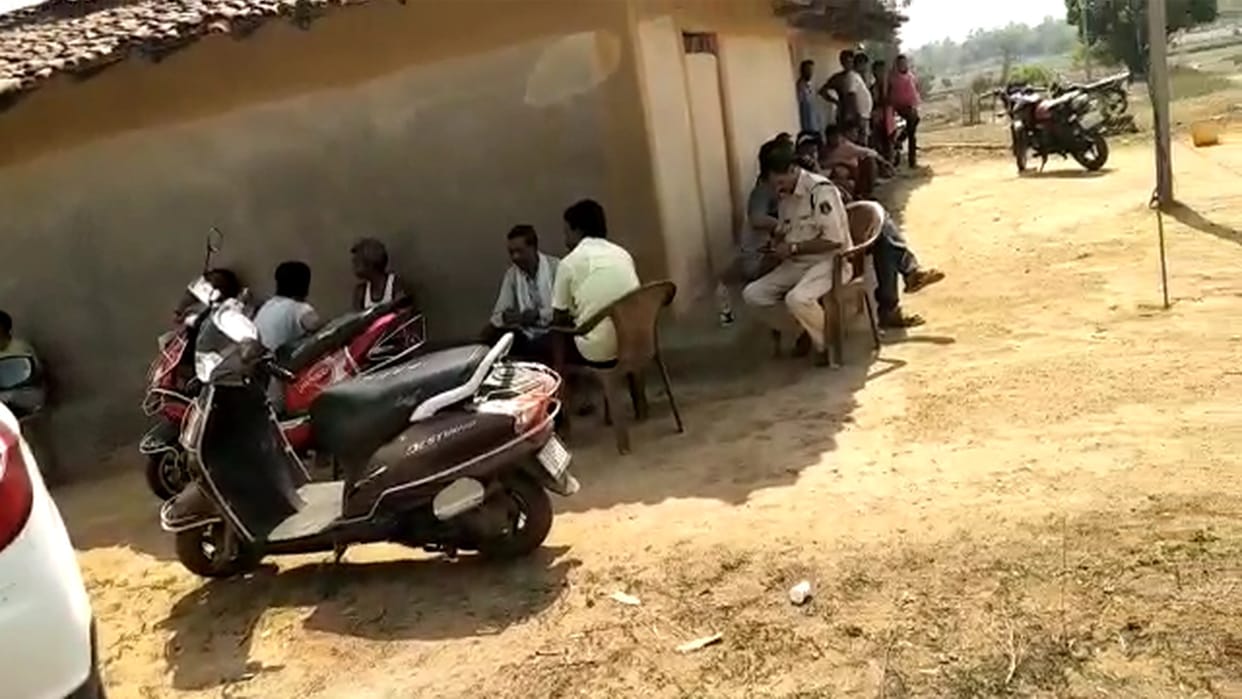 10th class girl student body found hanging in suspicious condition in Surajpur