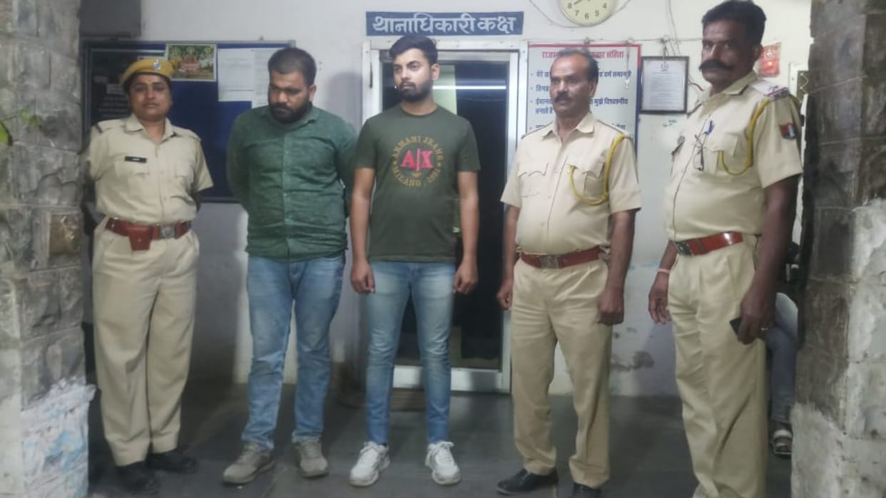 Chittorgarh Crime Illegal hawala business caught in mobile shop more than Rs 50 lakh seized two arrested