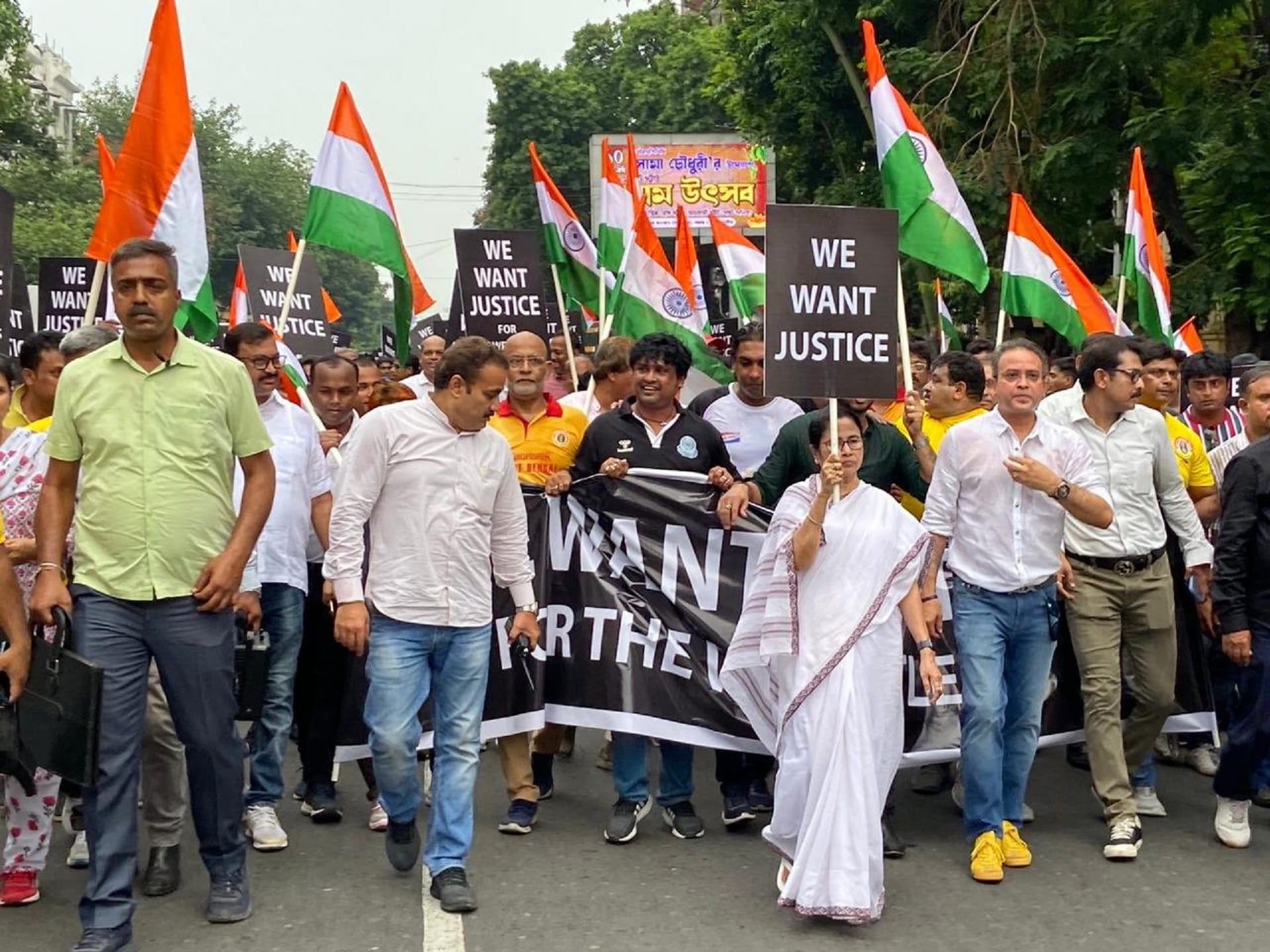 CM Mamata Banerjee in a march in Kolkata to show support for the wrestlers' protest