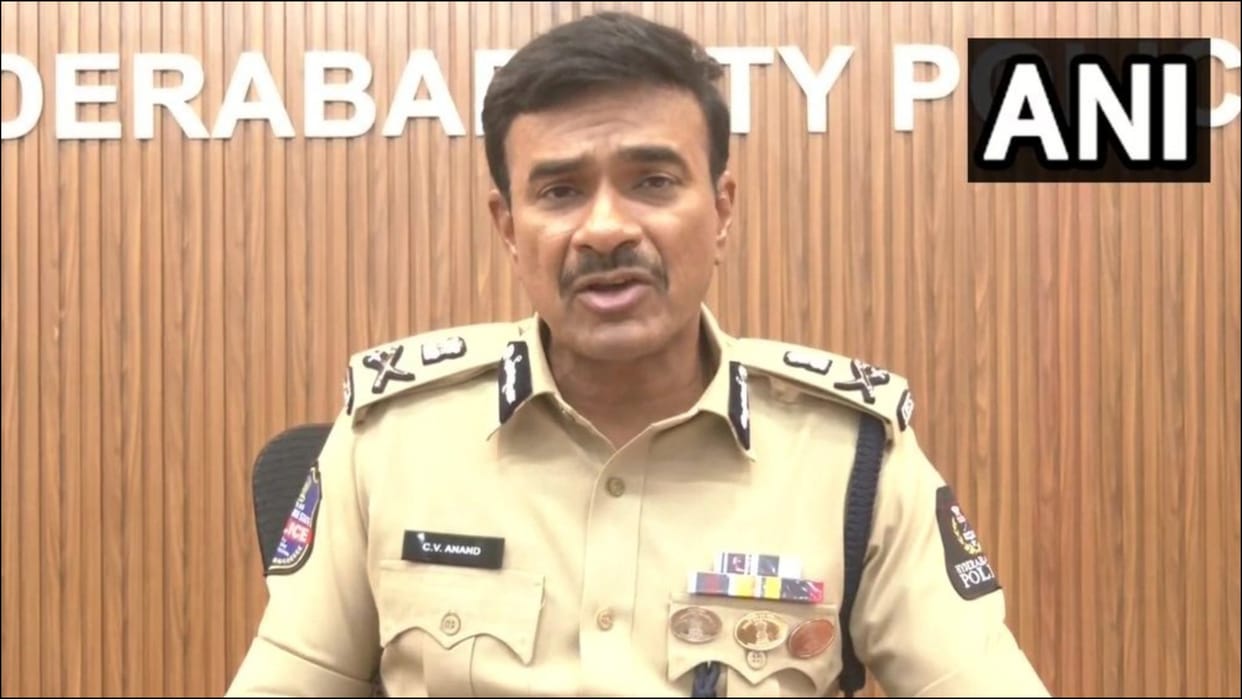 Four arrested for posing as IT officials loots 17 gold biscuits worth Rs 60 lakh in Hyderabad