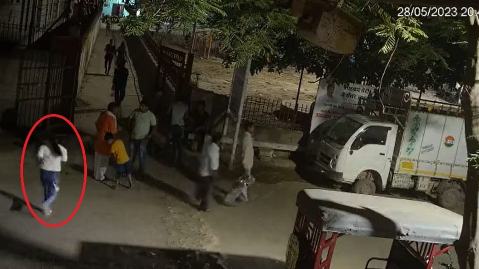 Delhi Sakshi Murder Case CCTV footage of two minutes before Sakshi's murder surfaced