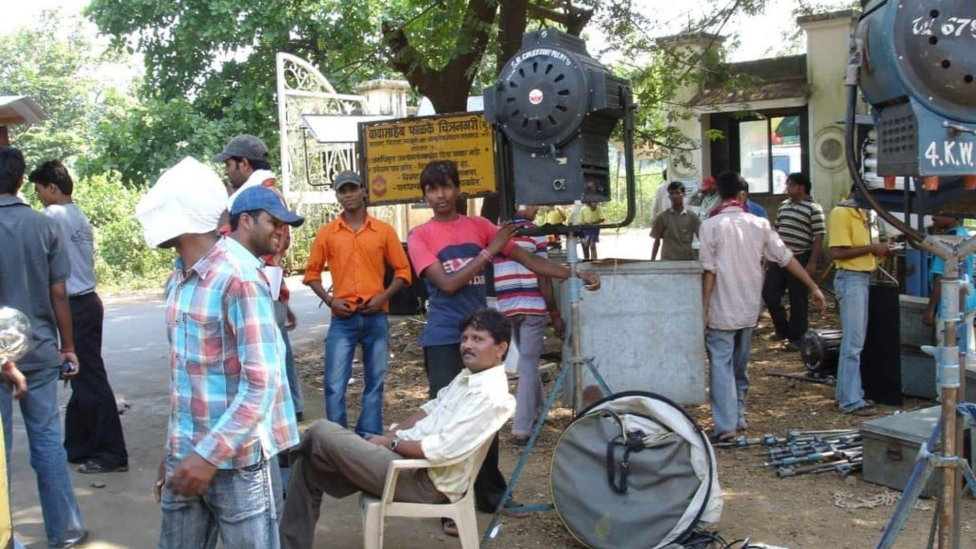 those who spread dirt and waist in mumbai film city will be fined rupees five thousand