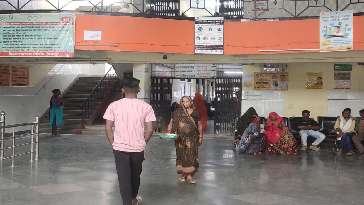 Health of 20 pilgrims who came from Nepal to visit Chitrakoot deteriorated due to food poisoning