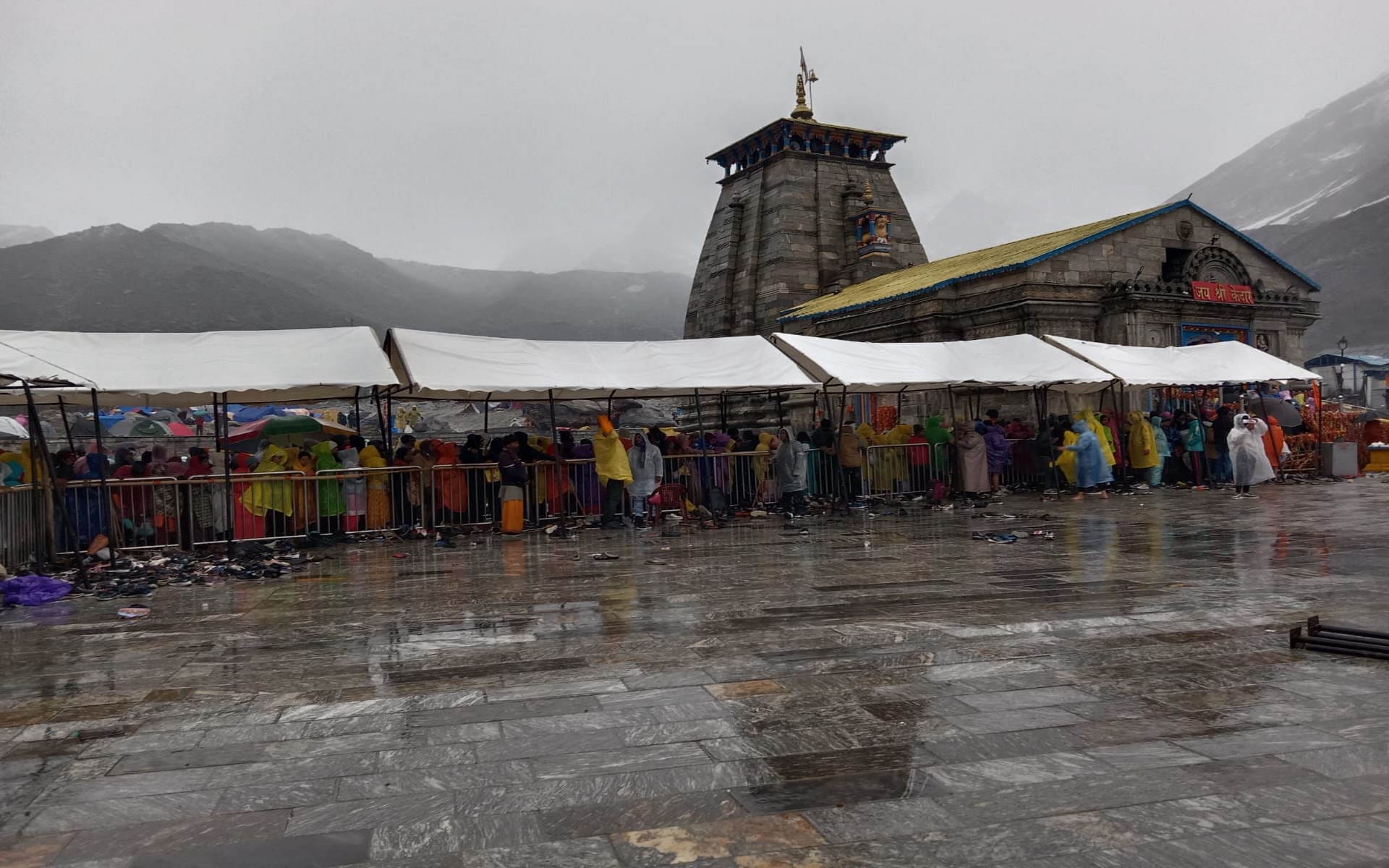 Heavy rains in Uttarakhand vehicle buried under debris in Uttarkashi Barkot Mussoorie Weather Updates today