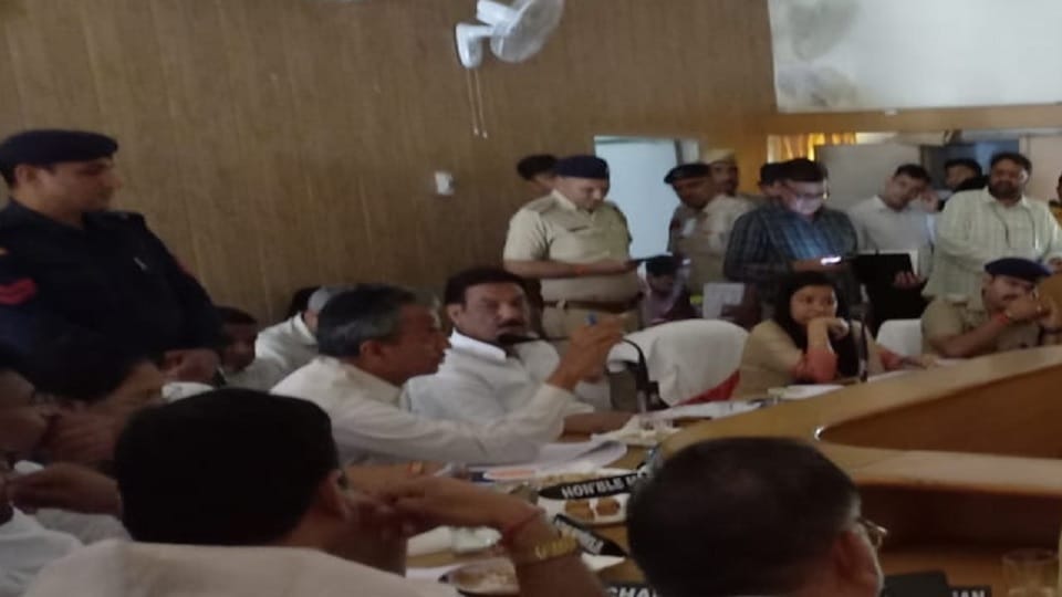 Electricity Minister Ranjit Singh called XEN and said - Your report is not correct, sit in office