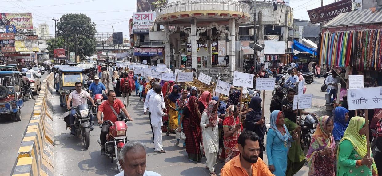 Muzaffarnagar: Shanti Sena came out in support of wrestlers, did a foot march in the city