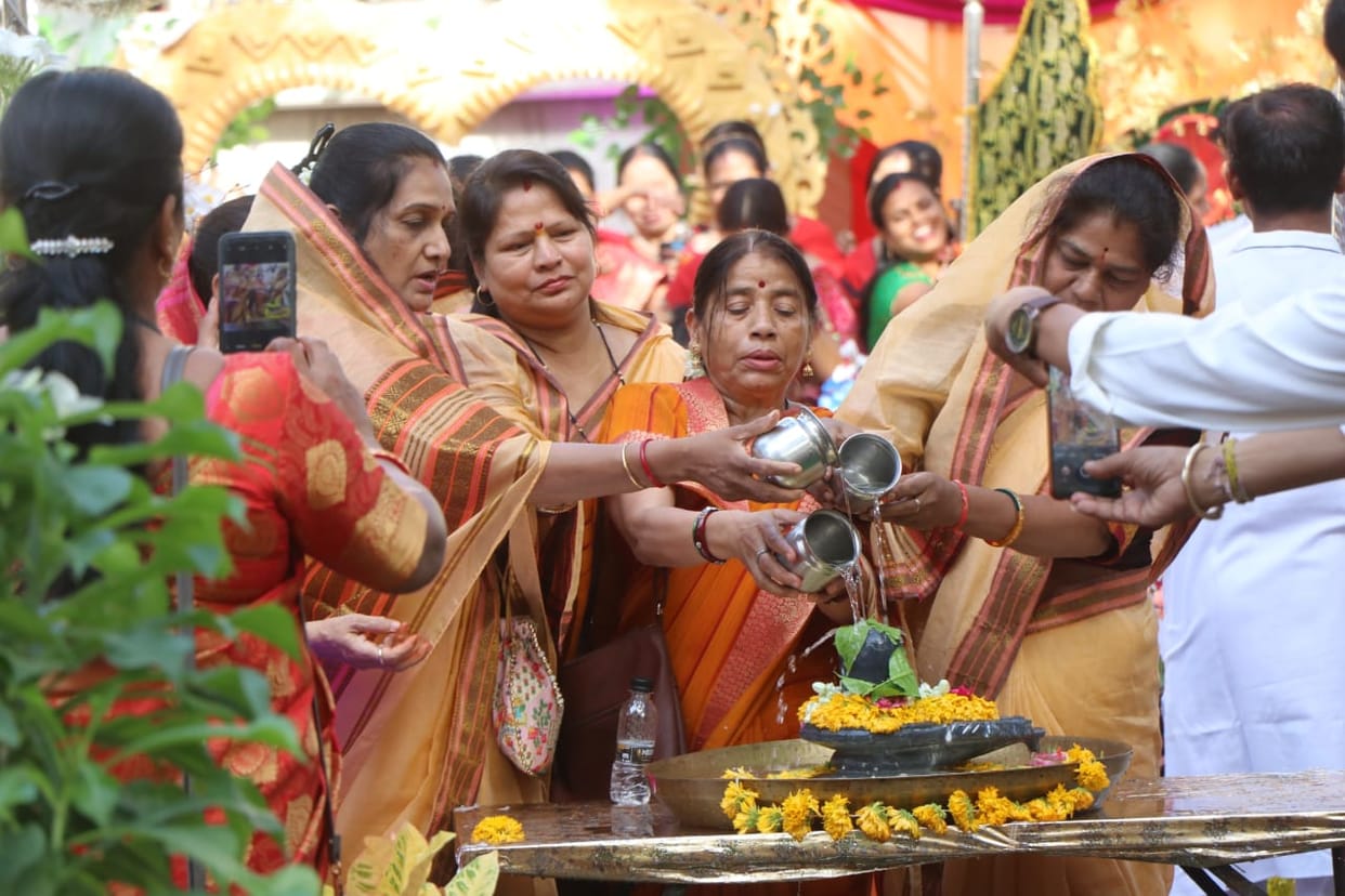 Indore's Pride Day celebrated with pomp, Dindi Yatras in the city, Shiva Abhishek held at Rajwada