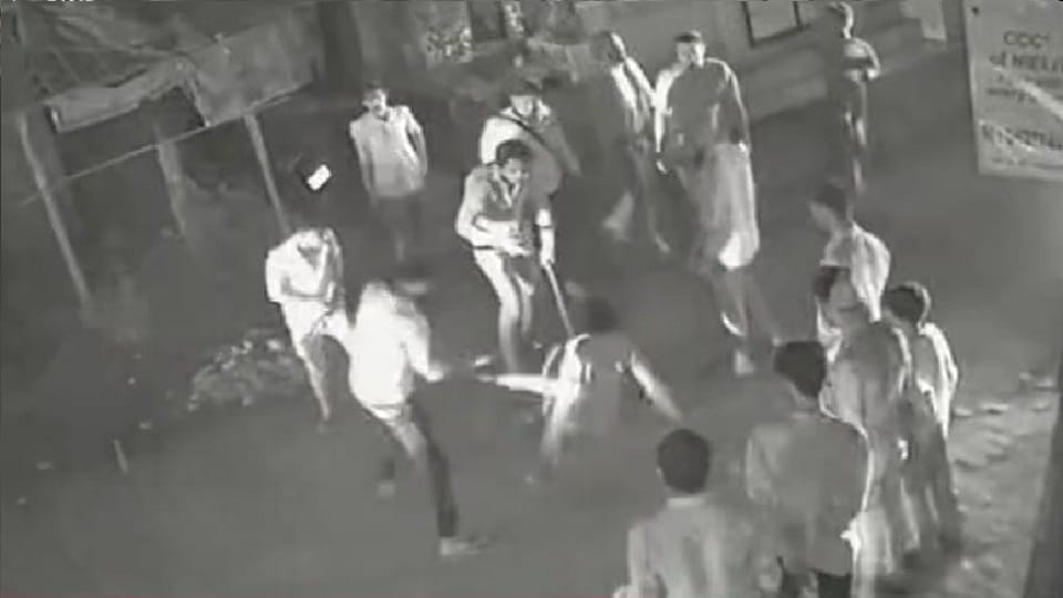Young man was brutally beaten by attackers in Sadar Bazar of Shahjahanpur case went viral
