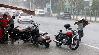 Dehradun Weather News Rainfall in two days equal to whole month Rain Temperature dropped by 10 degrees