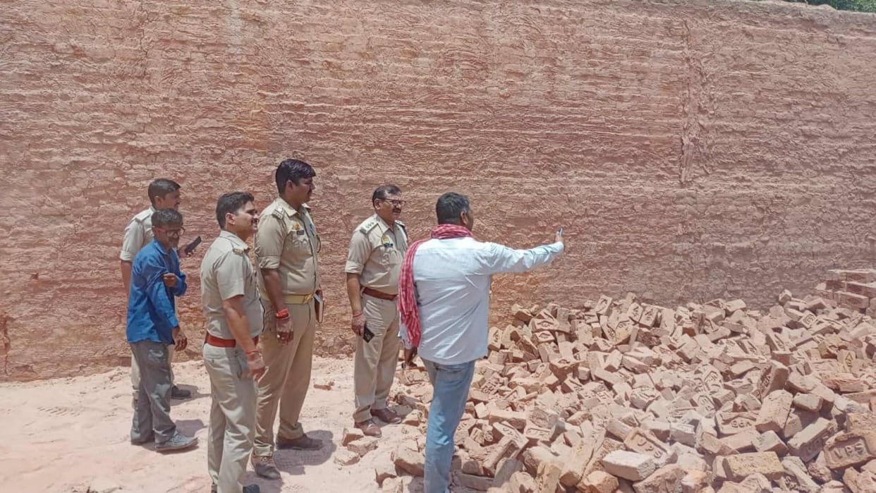 Husband died due to brick kiln wall collapse in deoria