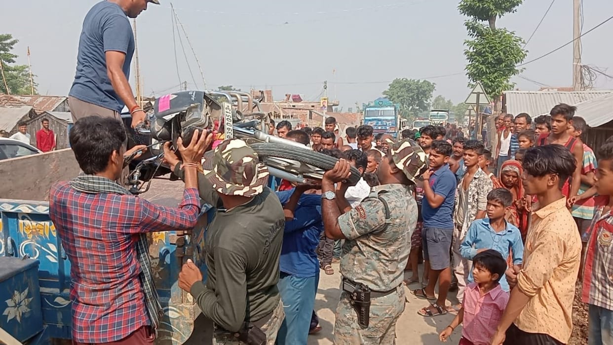Tractor-bike collided in Madhepura, person died while being taken to higher center, angry people blocked road