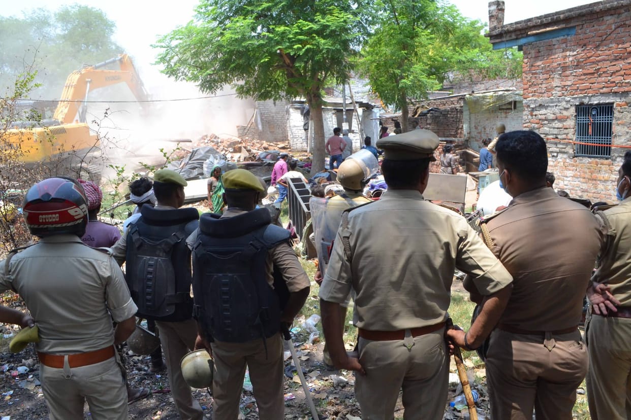 Bulldozers run over 125 houses for rejuvenation of Kashi Railway station