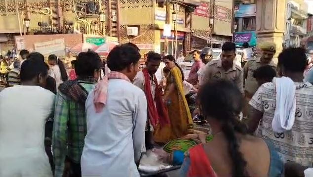 Woman dies after falling from stairs of Ghat in varanasi  who came to Kashi from Andhra Pradesh