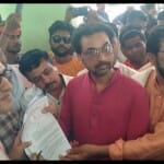 दमोह में हिंदू संगठनों के कार्यकर्ताओं ने प्रदर्शन कर कार्रवाई के लिए ज्ञापन सौंपा।