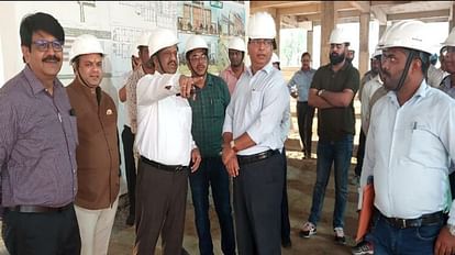 Additional Chief Secretary reached Agra and inspected flatted factory and took stock of construction work