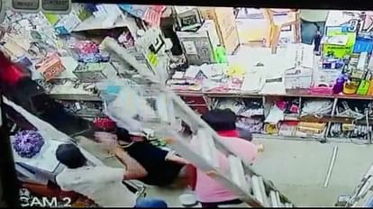 two shopkeeper fight for borrowed money cctv viral