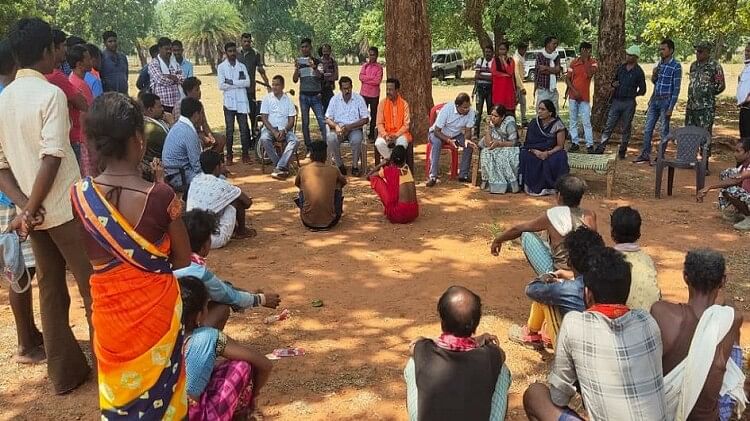 Dantewada News: मृतक महिला के परिजनों से मिले भाजपा नेता, हाउरनार हत्या पर की ये मांग; पुलिस को दिया अल्टीमेटम
