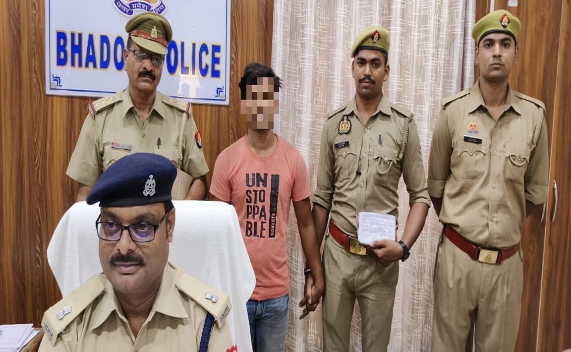 Husband turned out to blackmailer who used to ask for money by sending obscene videos