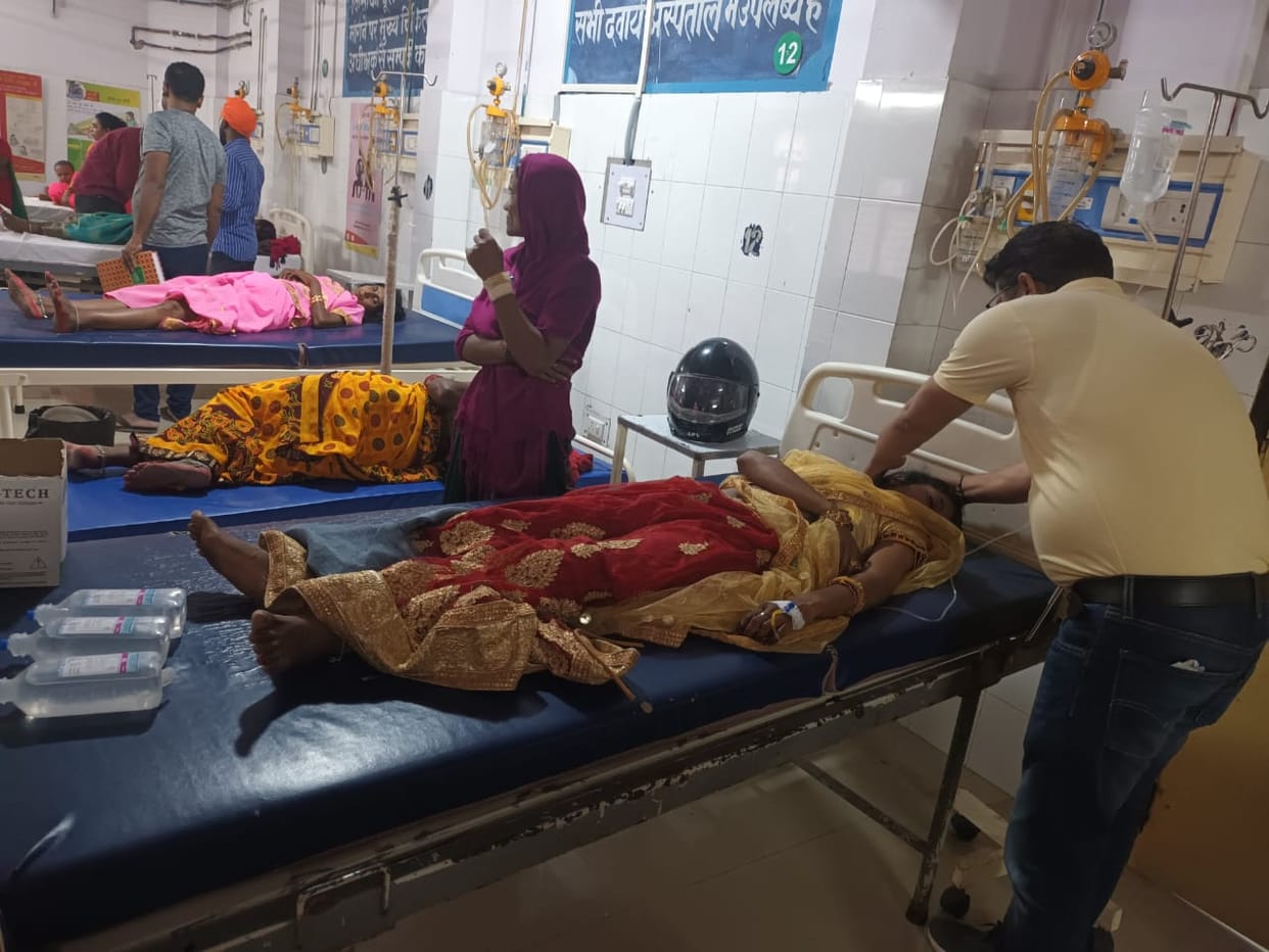 Vehicle of family returning from wedding ceremony overturned 18 People injure