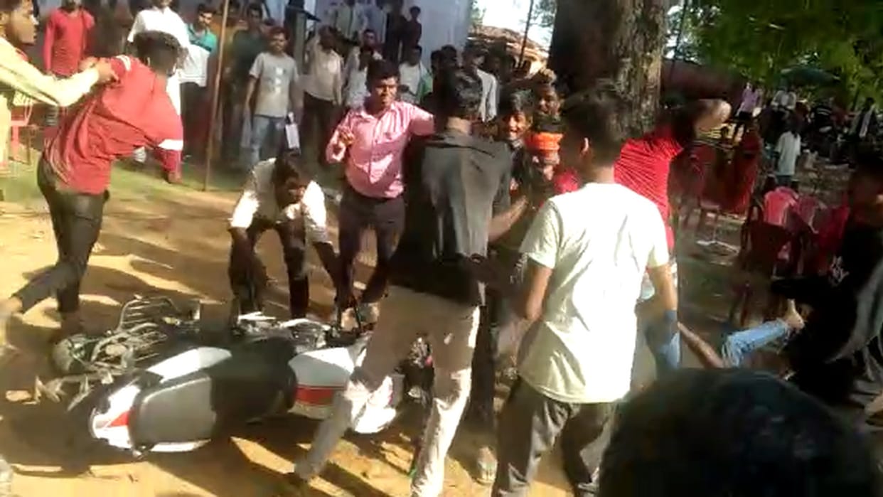 chhattisgarh congress two factions fight after workers conference in surajpur