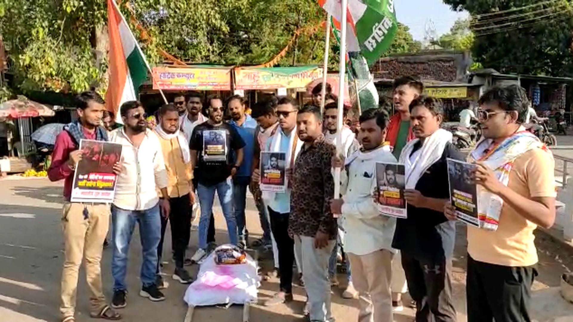 युवा कांग्रेस ने सांसद बृज भूषण के पुतले की शव यात्रा निकाली।