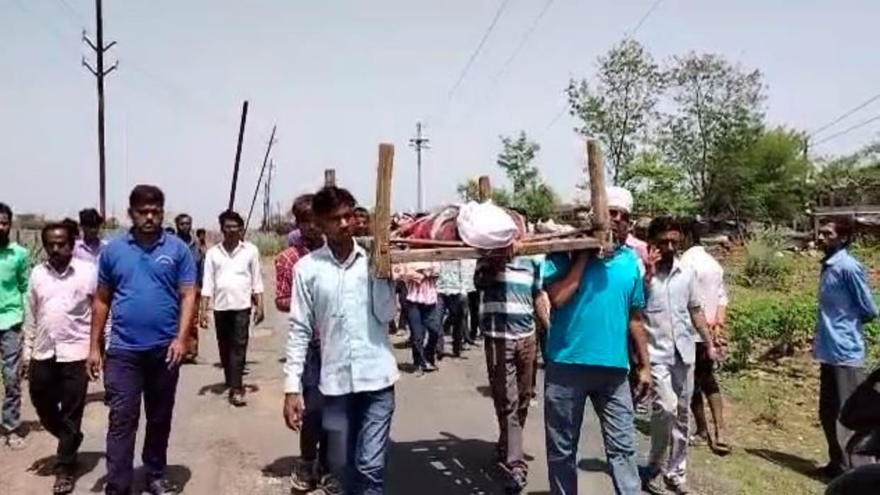 Damoh News If dead body was not found then relatives brought dead body from the cot to the house