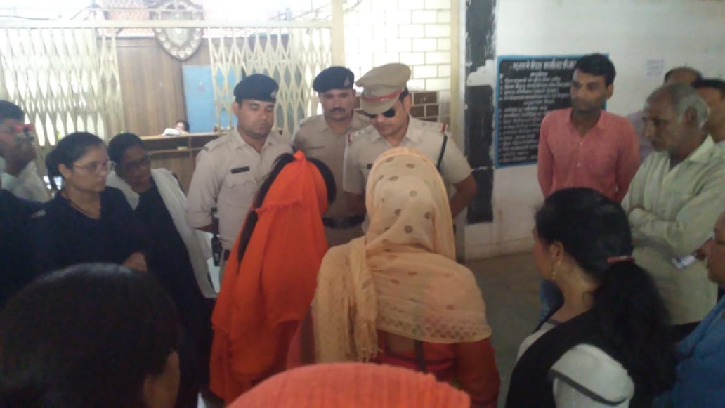 Congress worker arrested for molesting a minor, BJP asked- what kind of women's respect is this