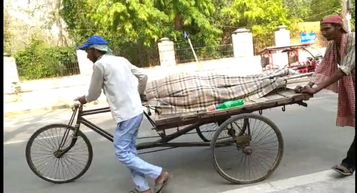 Bihar: Dead body seen on cart in Bhagalpur, Railway gives 5 thousand rupees to GRP for carriage for dead body