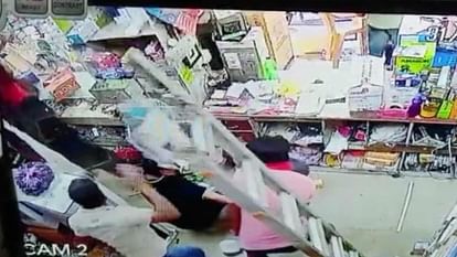 two shopkeeper fight for borrowed money cctv viral