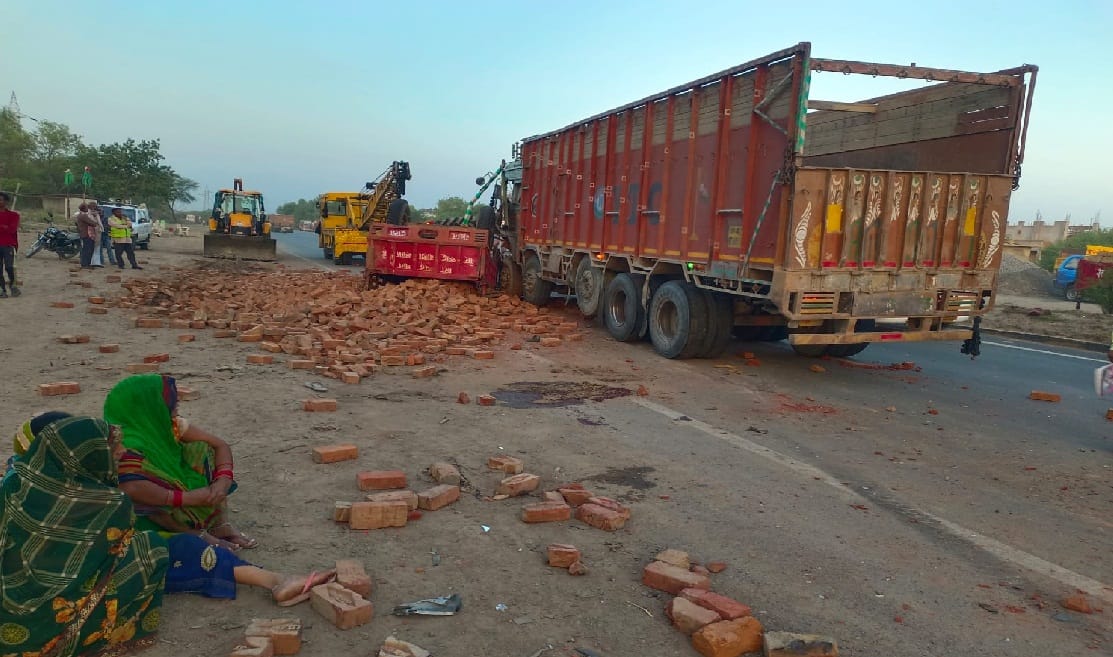Accident on Jhansi Kanpur highway, collision between truck and tractor trolley, two died and driver injured