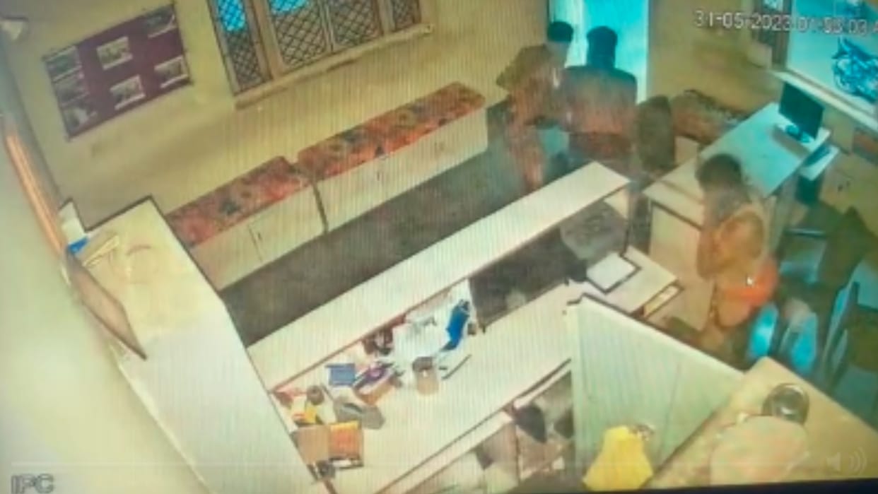 MP News: Robbers looted Rs 9 lakh from ginning factory, pelted stones at employees