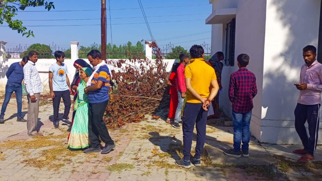 Two died in an accident on outer ring road in Bakshi ka talab in lucknow.