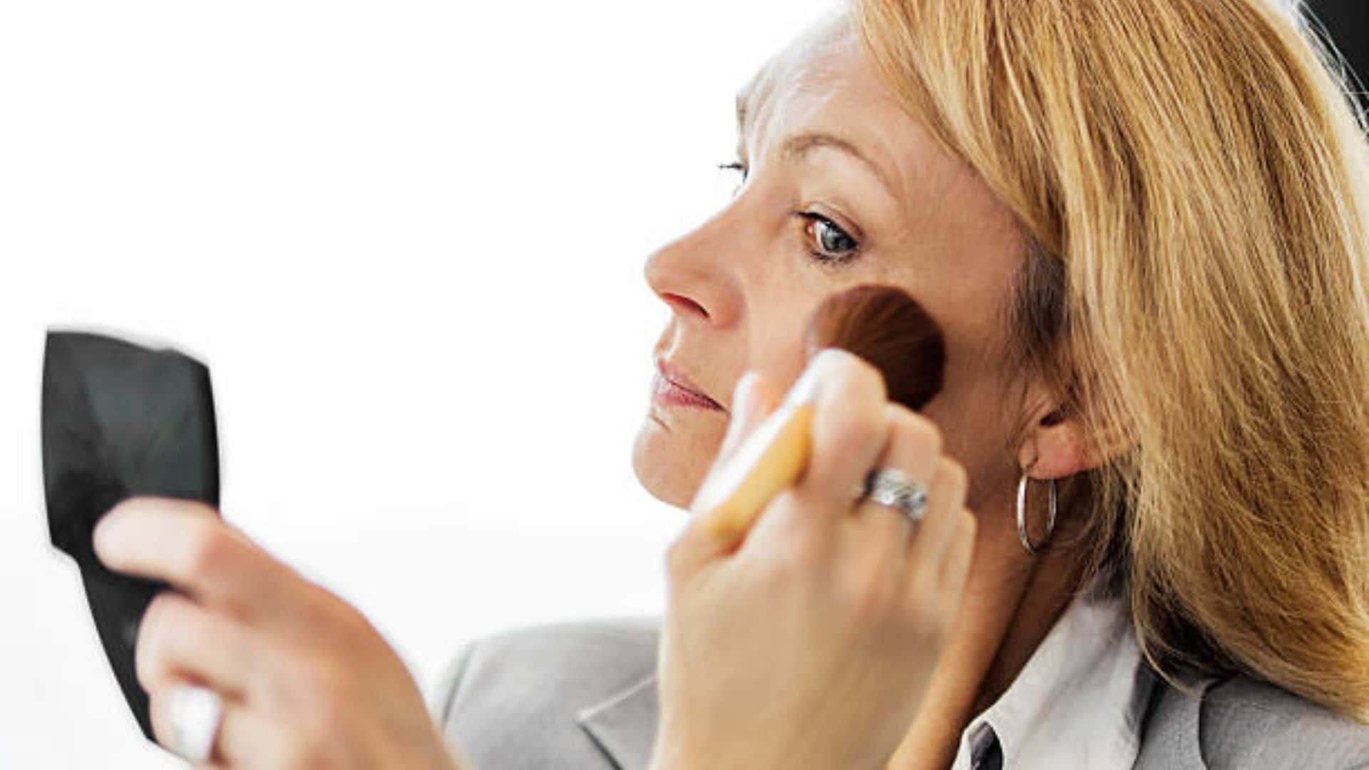 Winter Makeup Tips in hindi how to use makeup in winters