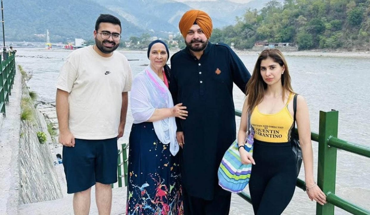 Navjot Singh Sidhu reached Rishikesh with family Shares pictures of taking a dip in Ganges Uttarakhand news